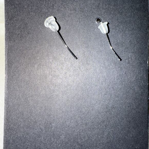 NWT Silvertone Faux Pearl Dangle Earrings With Silvertone Beaded Trim - Picture 3 of 6